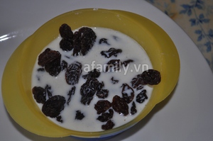 Gi&ograve;n thơm m&oacute;n b&aacute;nh quy nho kh&ocirc; chocolate 3