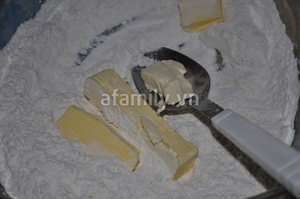 Gi&ograve;n thơm m&oacute;n b&aacute;nh quy nho kh&ocirc; chocolate 5
