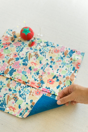 May gối vu&ocirc;ng th&ecirc;u hoa sinh động, bắt mắt 8