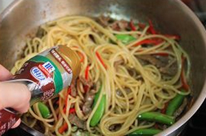 Mỳ spaghetti xào thịt bò làm nhanh ăn ngon mà đủ chất 10