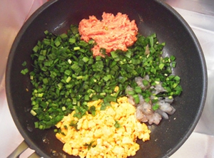 Củ sen kẹp t&ocirc;m thịt chi&ecirc;n gi&ograve;n lạ miệng ngon cơm 7