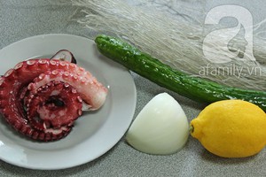 Salad bạch tuộc gi&ograve;n ngon lạ miệng 2