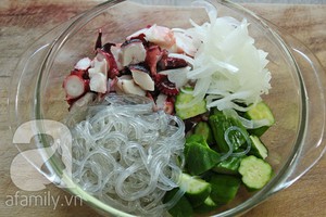 Salad bạch tuộc gi&ograve;n ngon lạ miệng 7
