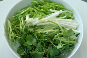 Nộm dưa chuột m&aacute;t gi&ograve;n quen m&agrave; lạ 3