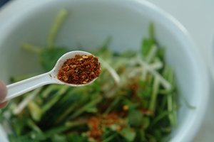 Nộm dưa chuột m&aacute;t gi&ograve;n quen m&agrave; lạ 5