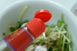 Nộm dưa chuột m&aacute;t gi&ograve;n quen m&agrave; lạ 8
