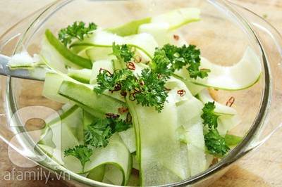 Salad dưa chuột m&aacute;t gi&ograve;n cực ngon 12