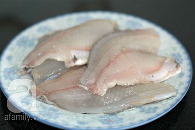 Đổi m&oacute;n với c&aacute; chi&ecirc;n gi&ograve;n cho cơm tối thật ngon 3