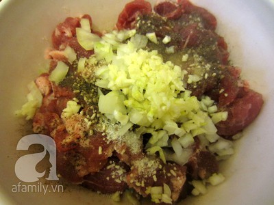 4 bước đơn giản l&agrave;m thịt ram mật ong si&ecirc;u ngon 5