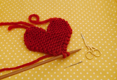 Hướng dẫn đan trái tim len làm lót ly xinh xắn 10