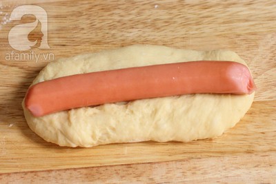 Trổ t&agrave;i l&agrave;m b&aacute;nh m&igrave; x&uacute;c x&iacute;ch bơ tỏi thơm lừng hấp dẫn 13