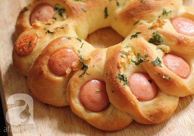 Trổ t&agrave;i l&agrave;m b&aacute;nh m&igrave; x&uacute;c x&iacute;ch bơ tỏi thơm lừng hấp dẫn 20