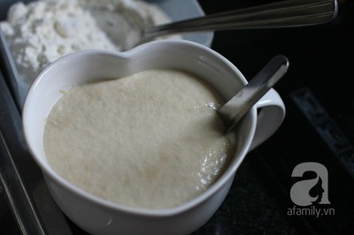 Trổ t&agrave;i l&agrave;m b&aacute;nh m&igrave; x&uacute;c x&iacute;ch bơ tỏi thơm lừng hấp dẫn 6