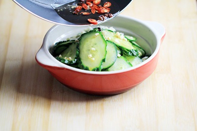 Salad dưa chuột chua gi&ograve;n kh&oacute; chối từ 10