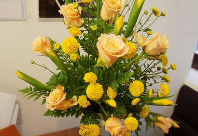 Cắm hoa đẹp với sắc vàng rực rỡ chào hè 10