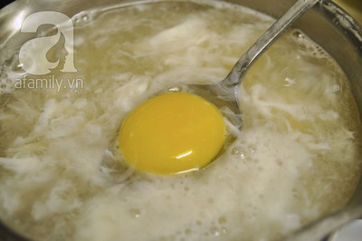 Thanh mát lạ miệng với món chè trứng củ năng  13