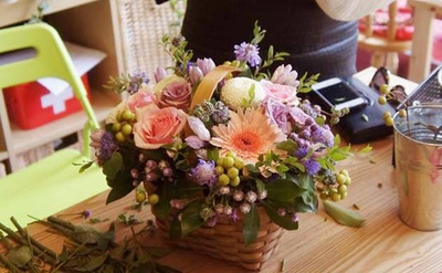 Cắm giỏ hoa xinh tặng mẹ nhân ngày của mẹ 14