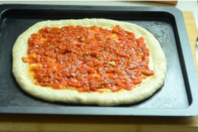 Pizza xúc xích làm đơn giản mà ăn cực ngon! 10