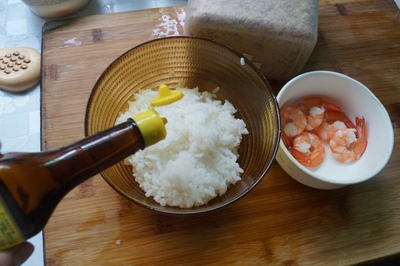Cơm nắm t&ocirc;m ruốc - m&oacute;n ngon cho b&eacute; 8