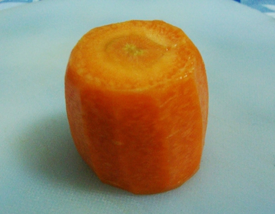 Cách đơn giản cắt tỉa cà rốt làm bình hoa thật xinh 5
