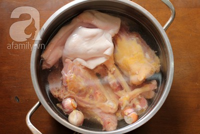 Blogger Phương Vũ chia sẻ cách làm gà nấu đông cực ngon 7