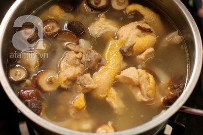 Blogger Phương Vũ chia sẻ cách làm gà nấu đông cực ngon 14