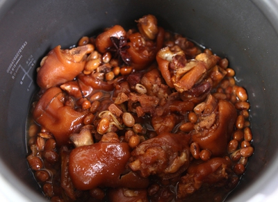 M&oacute;n ngon cuối tuần: Ch&acirc;n gi&ograve; hầm đậu n&agrave;nh 21