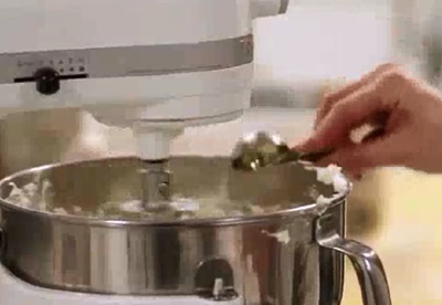 Cách làm kem bơ chuẩn mịn cực ngon 11