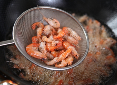 L&agrave;m nhanh t&ocirc;m rang h&agrave;nh cho bữa tối ngon cơm 7