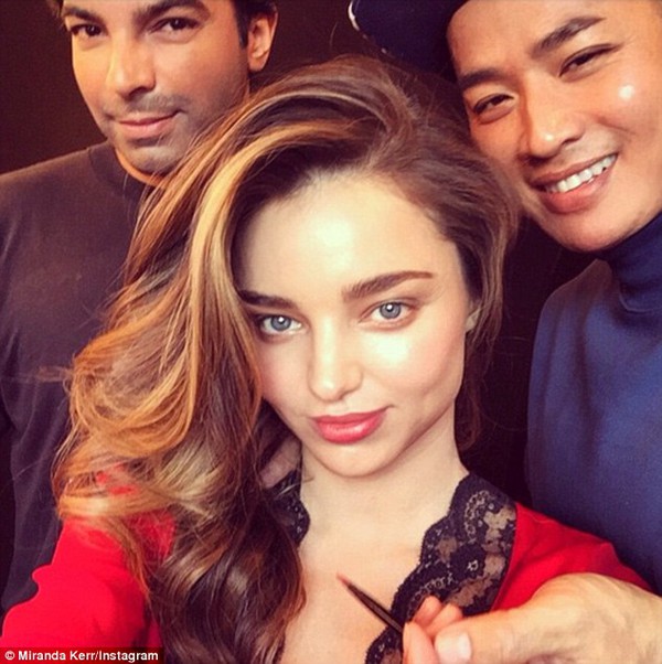 Miranda Kerr v&ocirc; tư k&eacute;o quần trước ống k&iacute;nh 7