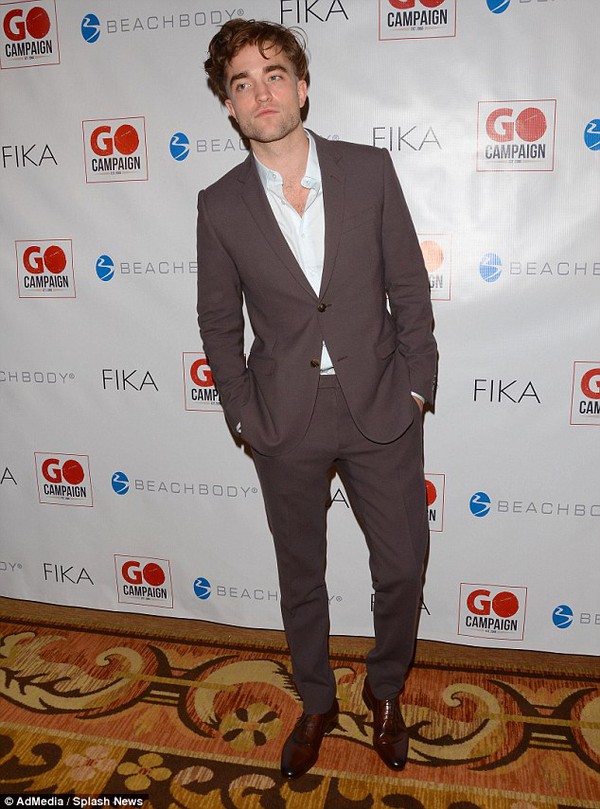 Robert Pattinson gây 