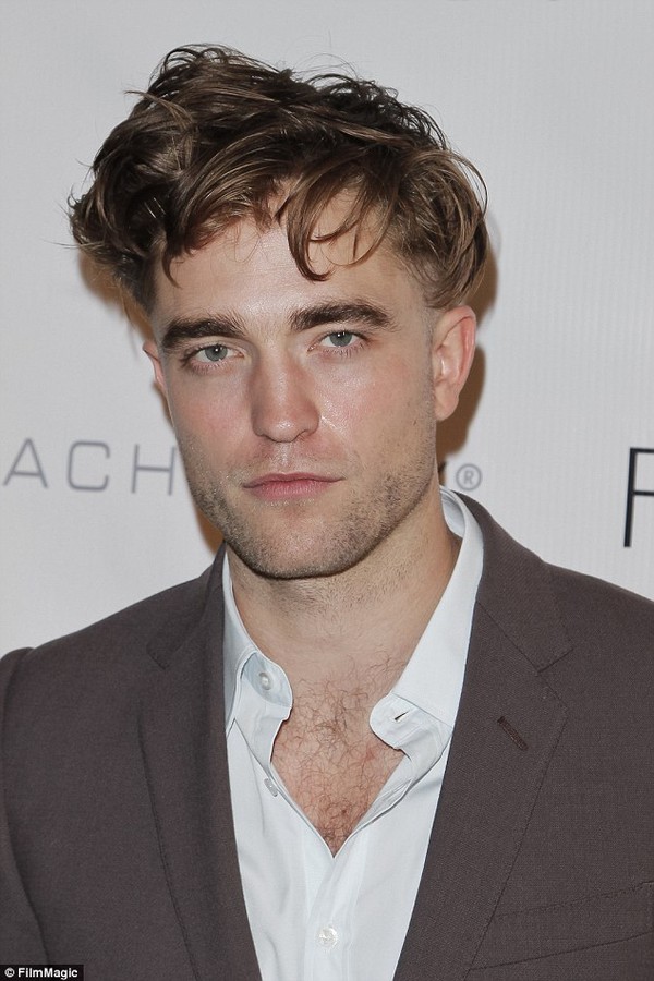 Robert Pattinson gây 