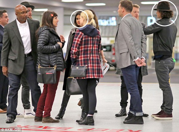 Selena Gomez - Orlando Bloom tiếp tục sánh đôi tới sân bay 3