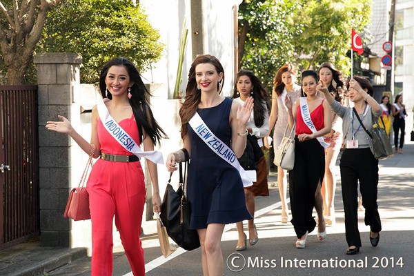  Thu Thảo rạng rỡ giữa dàn thí sinh Hoa hậu Quốc tế 2014 2