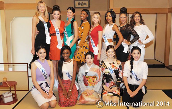  Thu Thảo rạng rỡ giữa dàn thí sinh Hoa hậu Quốc tế 2014 8