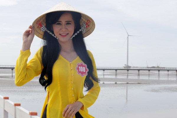 Thí sinh Hoa hậu Việt Nam đẹp dịu dàng cùng nhau đi hái nhãn 4