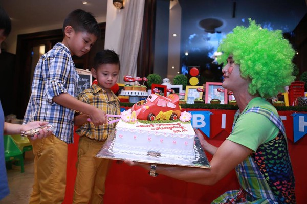 Nhóc tì nhà Hồng Nhung dự sinh nhật con trai Hà Kiều Anh 4