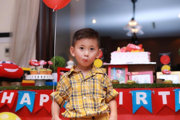 Nhóc tì nhà Hồng Nhung dự sinh nhật con trai Hà Kiều Anh 5