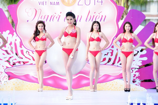 Người đẹp Hoa hậu Việt Nam nóng bỏng với bikini đỏ 9