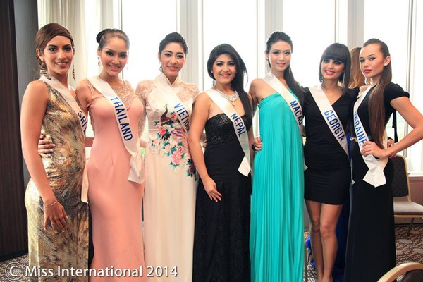 Hoa hậu Quốc tế 2014 khoe dáng gợi cảm với trang phục áo tắm 9