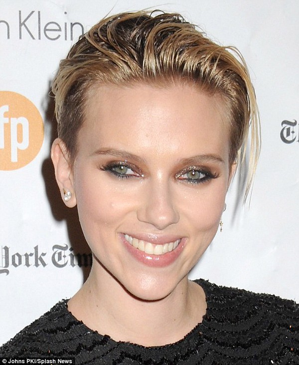 Scarlett Johansson lần đầu xuất hiện sau tuyên bố bí mật kết hôn 1