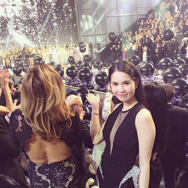 Ngọc Trinh khoe ngồi ghế VIP xem Victoria's Secret 7