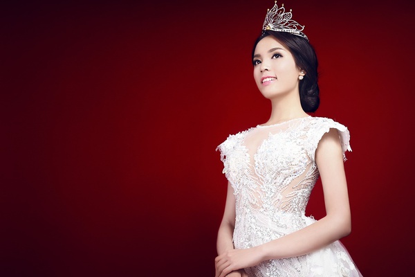 Hoa hậu Nguyễn Cao Kỳ Duyên xinh như công chúa với váy dạ hội 4