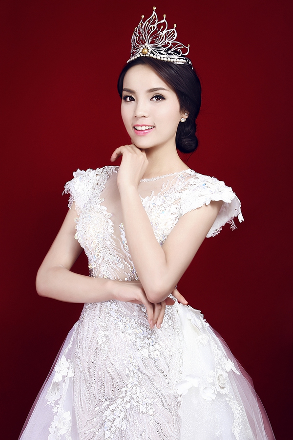 Hoa hậu Nguyễn Cao Kỳ Duyên xinh như công chúa với váy dạ hội 6
