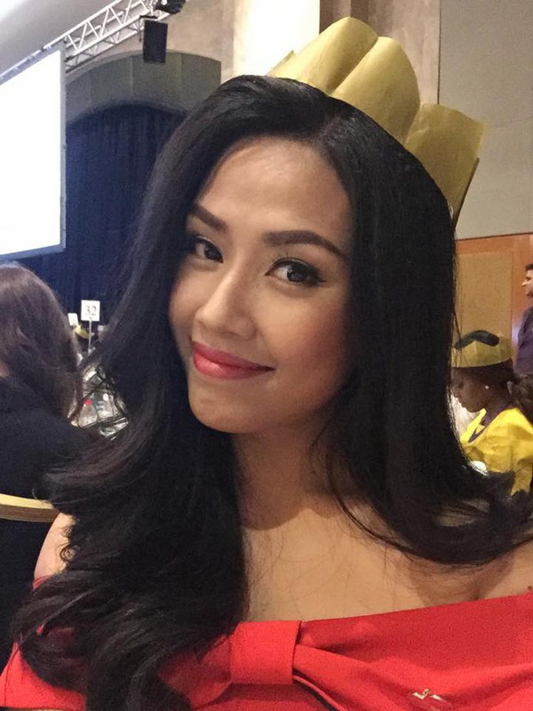 Nguyễn Thị Loan lộng lẫy dự tiệc Giáng sinh tại Miss World 6