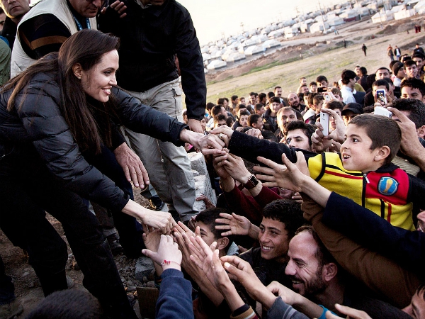 Rộ tin Angelina Jolie muốn nhận thêm con nuôi 2
