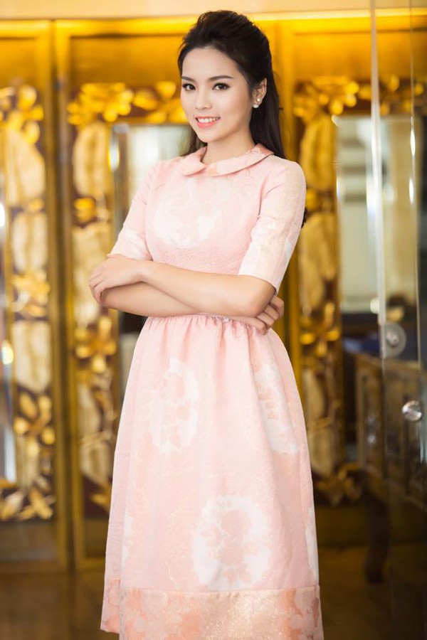 Hoa hậu Kỳ Duy&ecirc;n xinh đẹp dịu d&agrave;ng với v&aacute;y &aacute;o đời thường 5