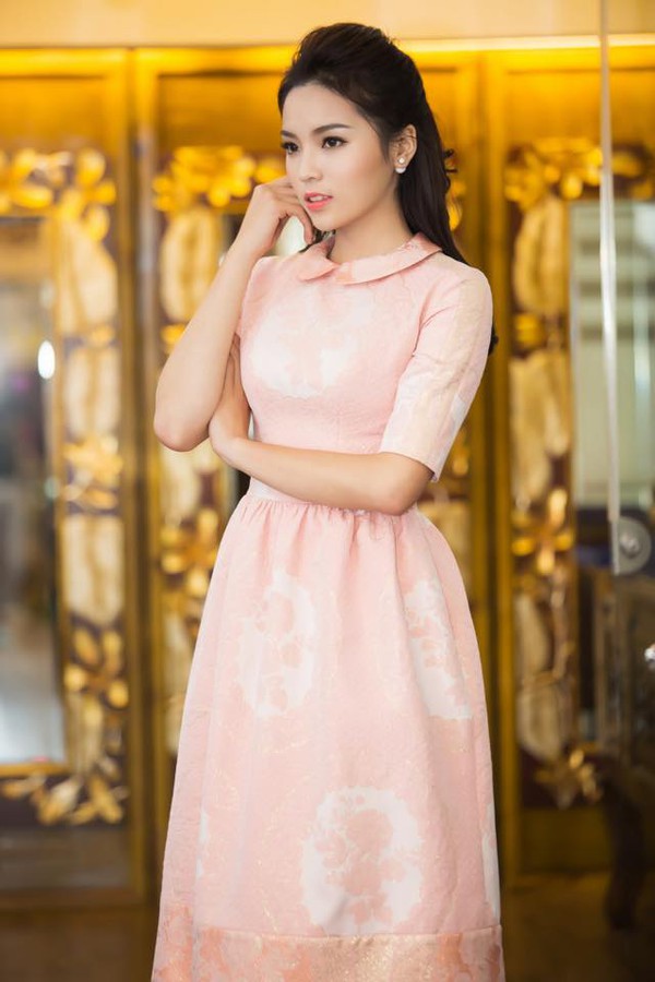 Hoa hậu Kỳ Duyên xinh đẹp dịu dàng với váy áo đời thường 4