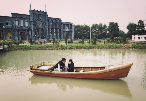Gia đình Hồ Ngọc Hà vui vẻ đi chơi ở Hà Nội 11