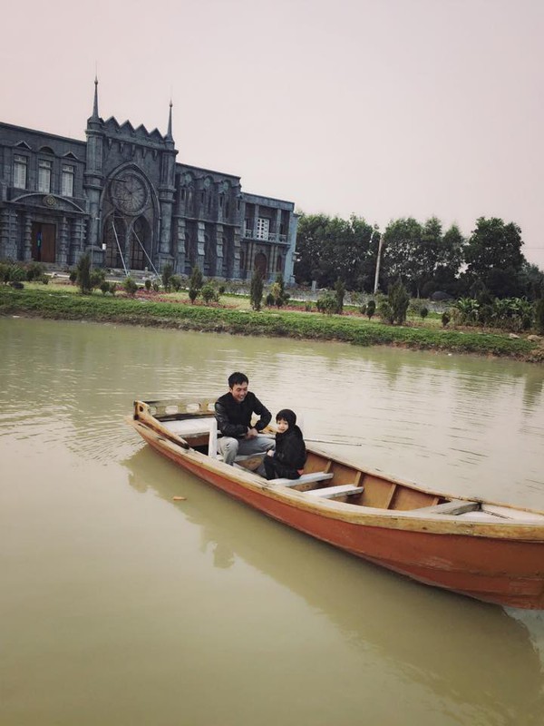 Gia đình Hồ Ngọc Hà vui vẻ đi chơi ở Hà Nội 10